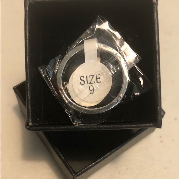 Unisex Animal Lovers Stainless Steel Ring size 9 - Picture 2 of 5